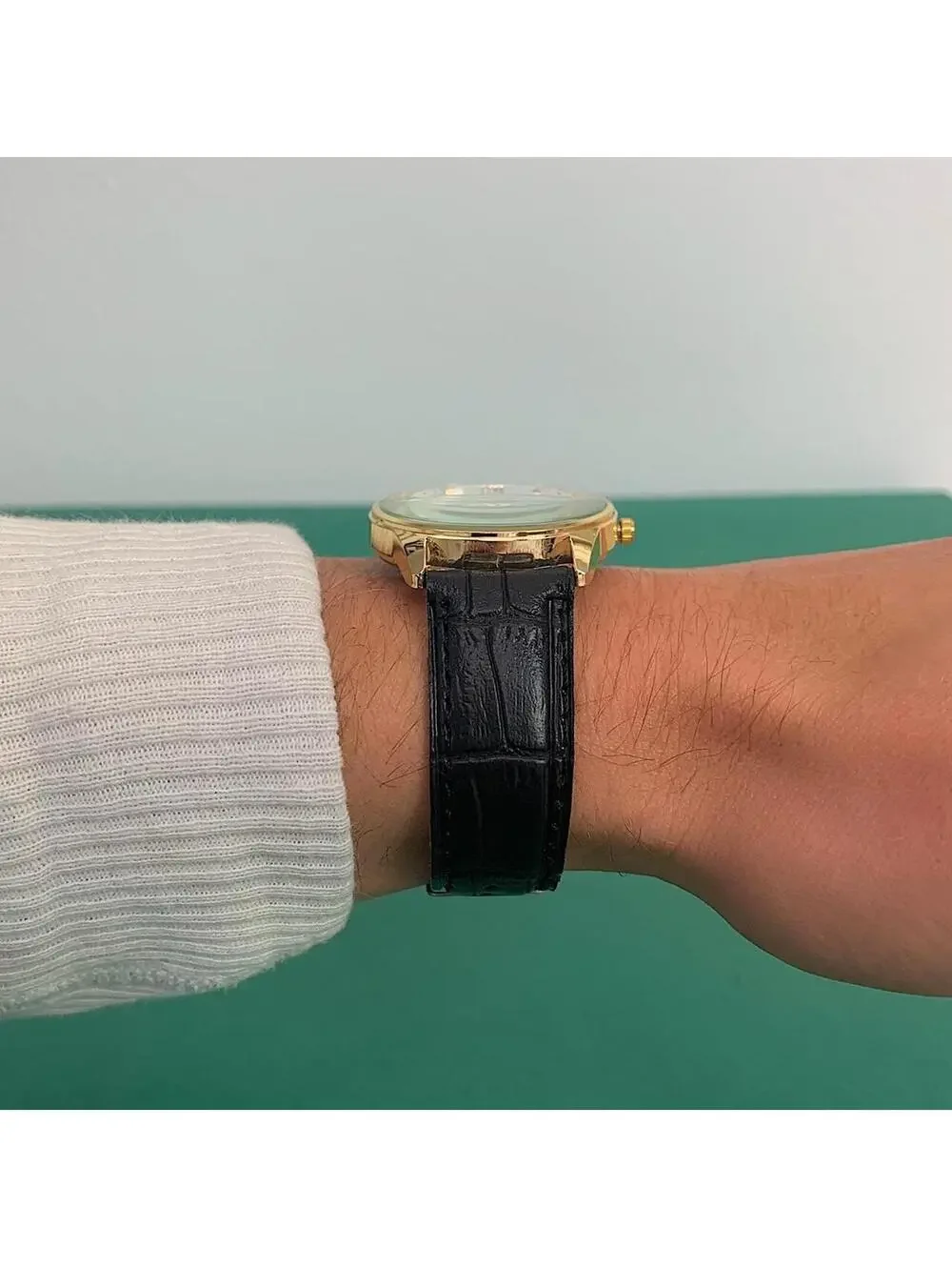 Minimalistic Black essential vintage 90s style gold and leather style band